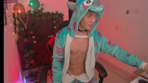 Snapshot of baaby_boyy chatting on 05/03/26, 01:22 odeley online show from 05/03/26, 01:22