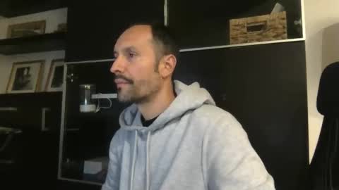 Snapshot of babakeror chatting on 11/07/25, 11:49 BKR online show from 11/07/25, 11:49