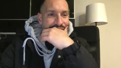 Snapshot of babakeror chatting on 11/10/25, 02:54 BKR online show from 11/10/25, 02:54