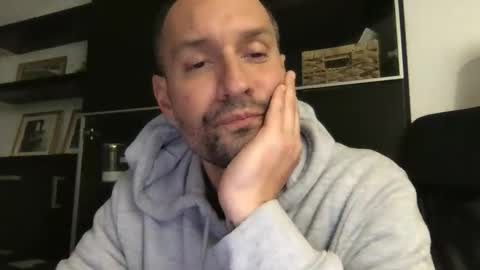 Snapshot of babakeror chatting on 11/22/25, 01:04 BKR online show from 11/22/25, 01:04