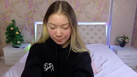 Snapshot of babby_rabbit_ chatting on 01/02/25, 12:35 Cute Raby online show from 01/02/25, 12:35