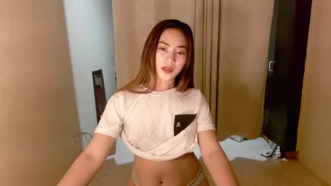 Snapshot of babedine chatting on 02/18/25, 01:55 babedine online show from 02/18/25, 01:55