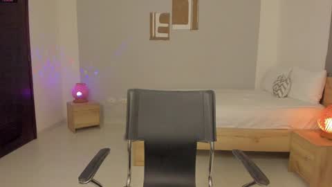 Snapshot of babesexy19_ chatting on 12/18/24, 02:32 itzell online show from 12/18/24, 02:32