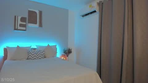 Snapshot of babesexy19_ chatting on 10/08/25, 11:57 itzell online show from 10/08/25, 11:57