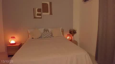 Snapshot of babesexy19_ chatting on 10/14/25, 12:44 itzell online show from 10/14/25, 12:44