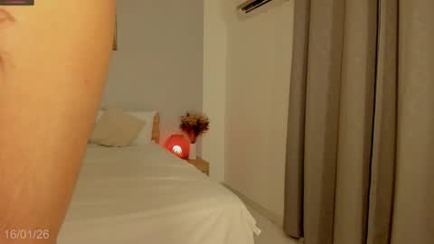 itzell  online show from 01/17/26, 03:22