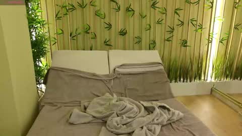 Olivia and Lexi online show from 02/21/25, 08:40