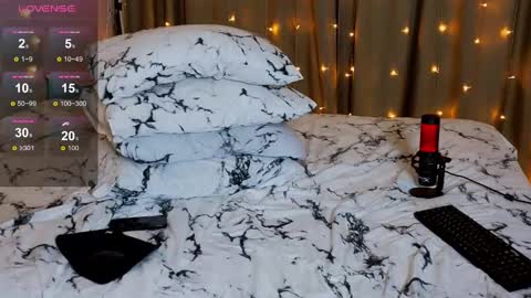 Lina online show from 12/22/24, 08:03