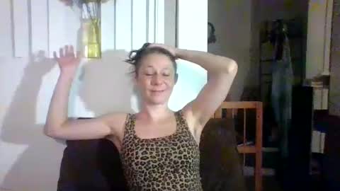 Snapshot of babetteohara chatting on 09/11/25, 01:17 Babette online show from 09/11/25, 01:17