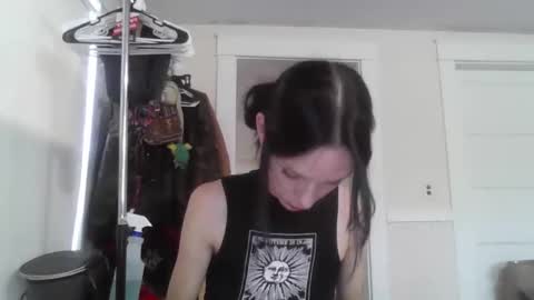 Fern Browning online show from 10/16/25, 02:18