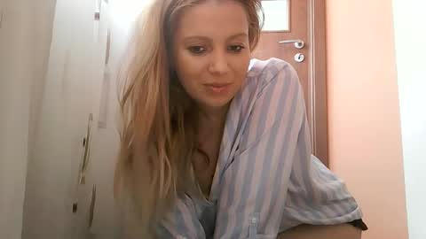 Snapshot of baby_blondee chatting on 03/21/26, 11:04 Baby Blonde online show from 03/21/26, 11:04