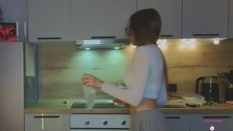 Snapshot of baby_bub chatting on 02/12/26, 04:35 Cristy online show from 02/12/26, 04:35