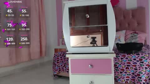 Snapshot of baby_candy22 chatting on 11/10/25, 01:04 zaleya online show from 11/10/25, 01:04