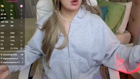 Snapshot of baby_debbie chatting on 02/21/25, 01:11 Debora online show from 02/21/25, 01:11