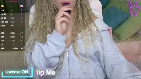 Snapshot of baby_debbie chatting on 02/25/25, 09:35 Debora online show from 02/25/25, 09:35