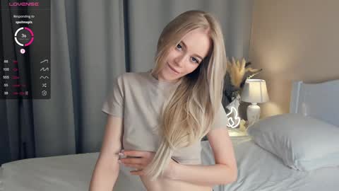 Snapshot of baby_is_ready chatting on 12/19/24, 09:18 Emily online show from 12/19/24, 09:18