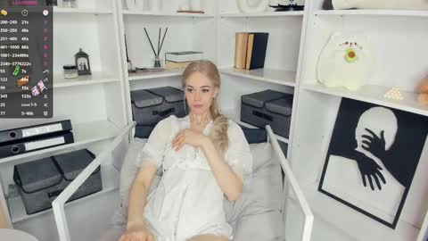 Snapshot of baby_is_ready chatting on 02/19/25, 06:11 Emily online show from 02/19/25, 06:11