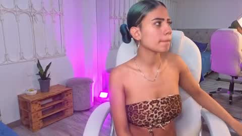 Snapshot of baby_julieta00 chatting on 05/22/26, 12:00 Julieta online show from 05/22/26, 12:00