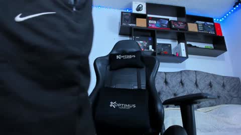 Junior       Independent Model online show from 12/16/24, 10:34