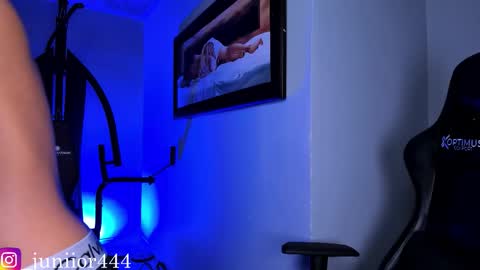 Junior       Independent Model online show from 12/18/25, 05:13