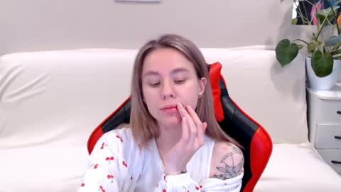 baby_kitte online show from 02/19/25, 08:55