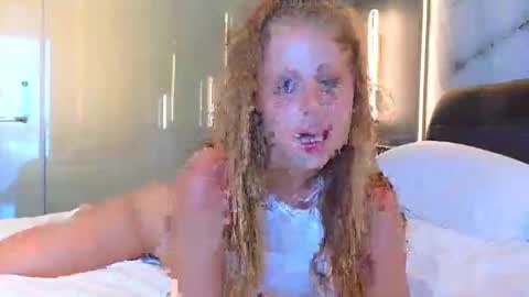 Snapshot of baby_leen chatting on 12/27/24, 08:56 Sharleen online show from 12/27/24, 08:56