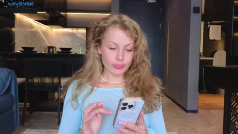 Snapshot of baby_leen chatting on 02/14/25, 07:59 Sharleen online show from 02/14/25, 07:59