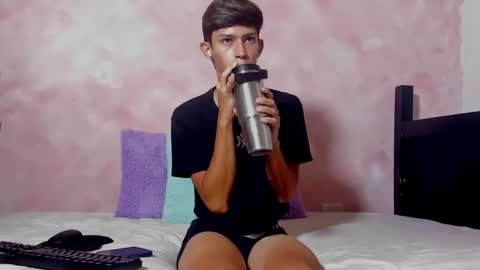 baby_noaht online show from 05/23/26, 11:47