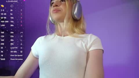 Snapshot of baby_nyx1 chatting on 12/22/25, 02:41 NYX online show from 12/22/25, 02:41