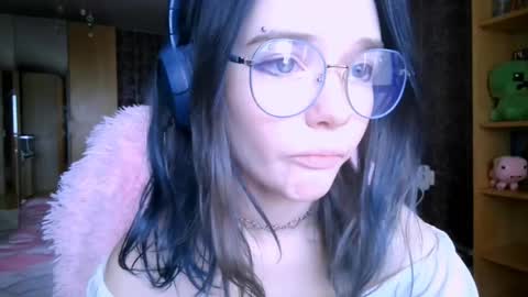 Snapshot of baby_onface chatting on 04/27/26, 08:45 Alice online show from 04/27/26, 08:45