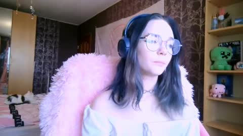 Snapshot of baby_onface chatting on 04/28/26, 08:52 Alice online show from 04/28/26, 08:52