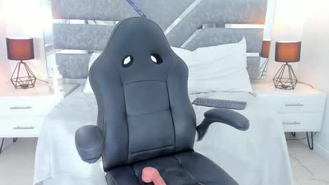 baby_scarleth_ online show from 11/30/25, 03:32