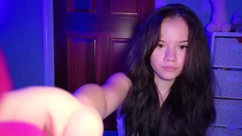 Snapshot of babyaves chatting on 10/10/25, 06:23 babyaves online show from 10/10/25, 06:23