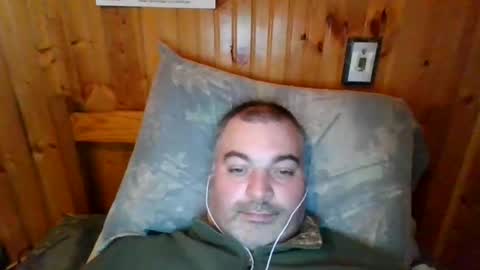 Snapshot of babybaby83 chatting on 02/15/25, 05:17 Darren online show from 02/15/25, 05:17