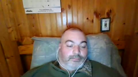 Snapshot of babybaby83 chatting on 02/26/25, 03:08 Darren online show from 02/26/25, 03:08