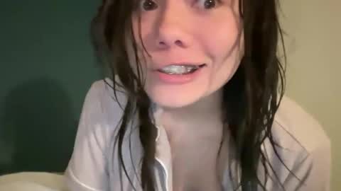 Snapshot of babybunnny chatting on 04/15/26, 04:30 ava online show from 04/15/26, 04:30