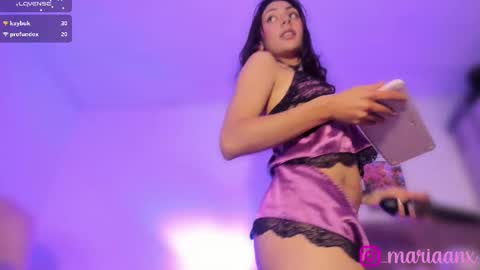 Snapshot of babychaos_ chatting on 10/16/25, 12:22 Mariana  online show from 10/16/25, 12:22