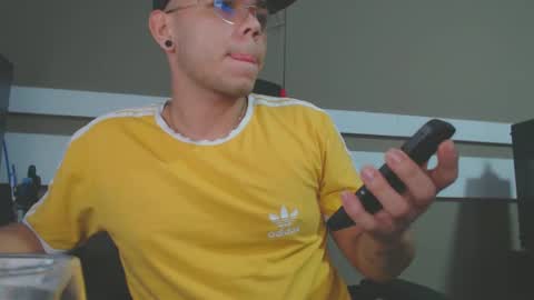 Snapshot of babycrazy24love chatting on 01/04/25, 12:05 babycrazy24love online show from 01/04/25, 12:05