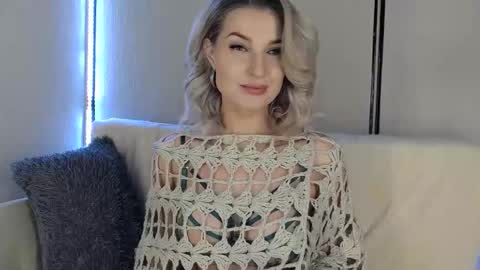 Snapshot of babydollysx chatting on 12/15/25, 04:44 Kate online show from 12/15/25, 04:44