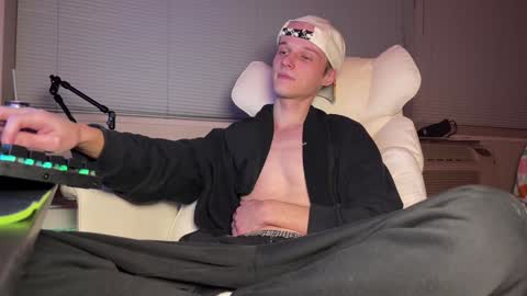 Big cock boy online show from 02/04/25, 06:25