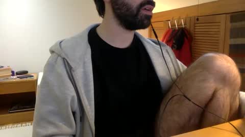 Snapshot of babyhardy chatting on 12/30/24, 01:03 Tom A.    online show from 12/30/24, 01:03