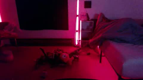 Snapshot of babyhawk88888 chatting on 11/19/25, 08:47 babyhawk88888 online show from 11/19/25, 08:47