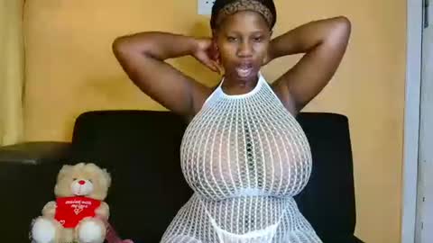 Snapshot of babyluciax chatting on 04/13/26, 04:40 babyluciax online show from 04/13/26, 04:40