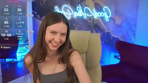 Snapshot of babylumii chatting on 06/23/26, 08:18 Lady Vi online show from 06/23/26, 08:18