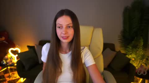 Snapshot of babylumii chatting on 07/11/26, 01:25 Lady Vi online show from 07/11/26, 01:25