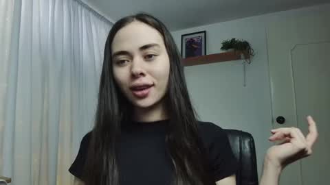 Snapshot of babyprincesstalia chatting on 02/14/25, 10:36 Talia online show from 02/14/25, 10:36