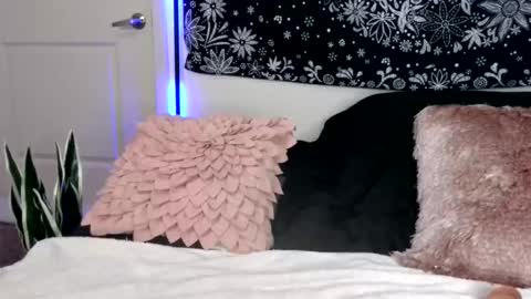 Snapshot of babyred333 chatting on 04/15/26, 08:32 babyred online show from 04/15/26, 08:32