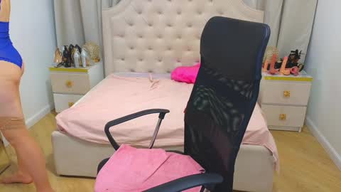 Angela online show from 02/01/25, 04:33