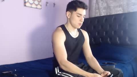 Snapshot of babytwunkz chatting on 09/28/25, 05:18 Hey Im Zayn good to see u here online show from 09/28/25, 05:18