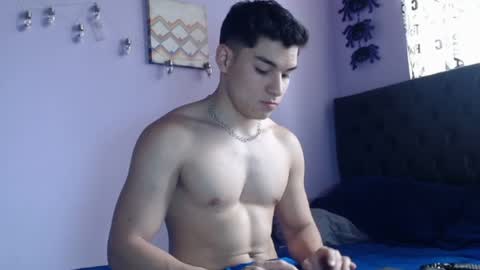 Snapshot of babytwunkz chatting on 10/28/25, 08:00 Hey Im Zayn good to see u here online show from 10/28/25, 08:00